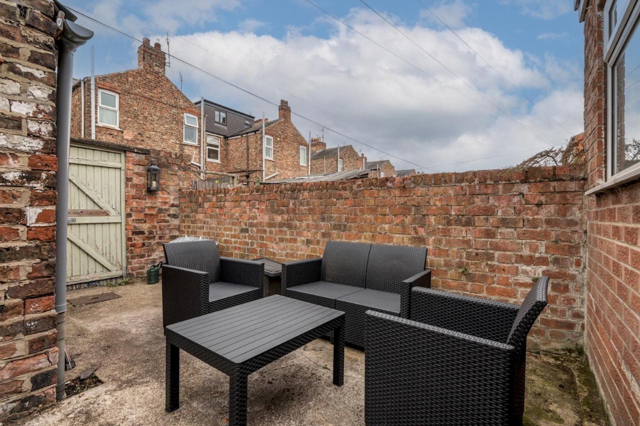 Pass The Keys Gorgeous Terrace Near Bishy Road Villa York Exterior photo